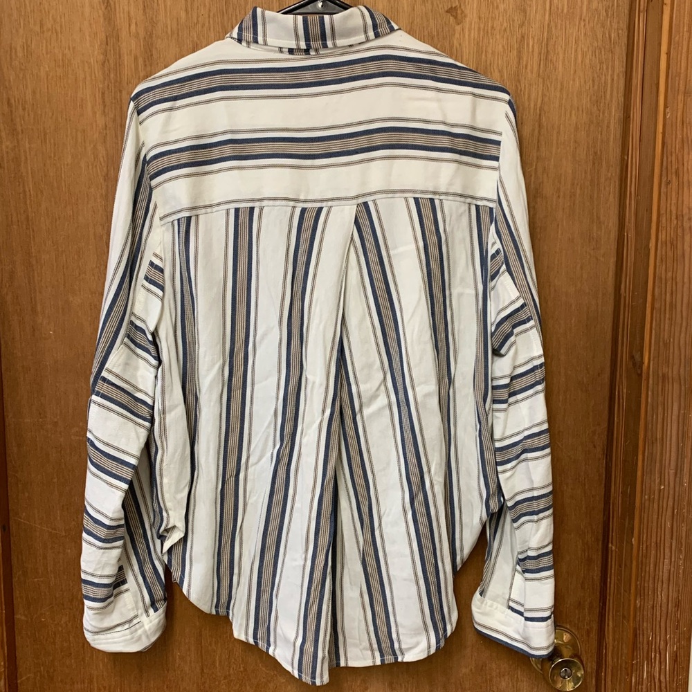 Francesca’s button down - Picture 3 of 3